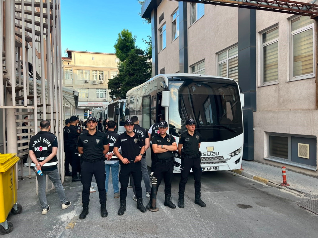 Yalnızca 1 kişi tutuklanmadı!