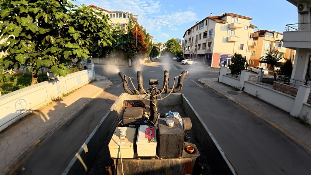 Başiskele’de haşerelere karşı yoğun mücadele
