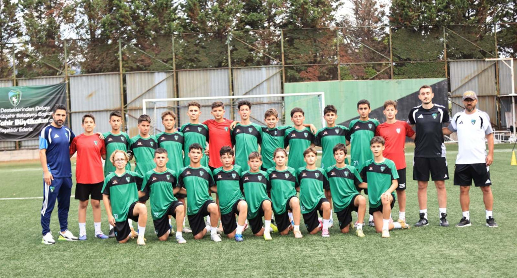 İshak Topçu’nun takımı sahaya indi!