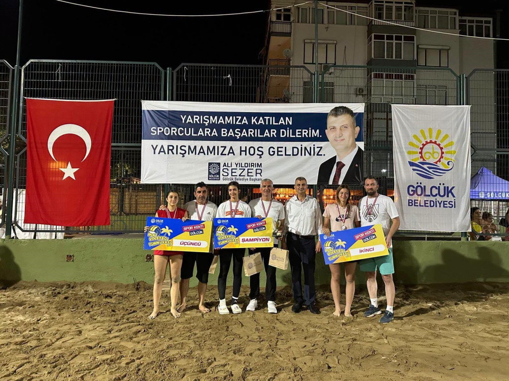 304 minik sporcu sahada, tribünlerde büyük heyecan