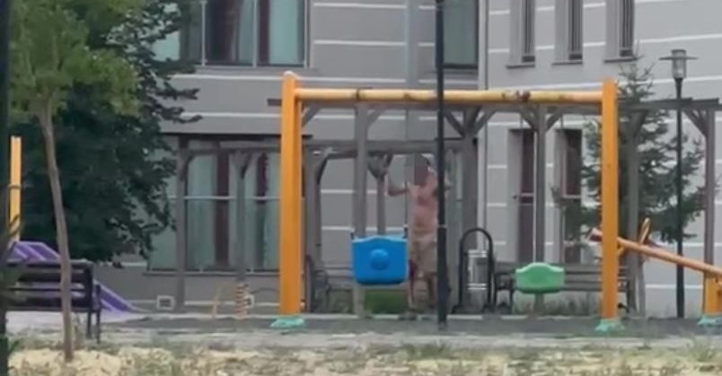 Kocaeli'de korku dolu anlar! Çocuk parkında cinnet geçirdi