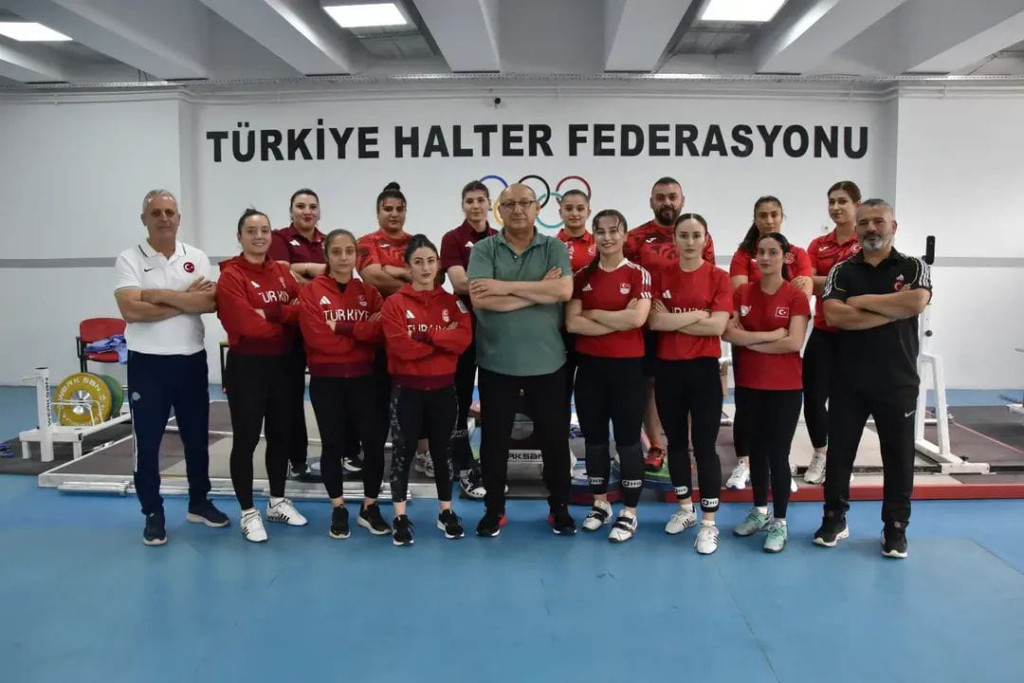 Halterciler çok sıkı çalışıyor!