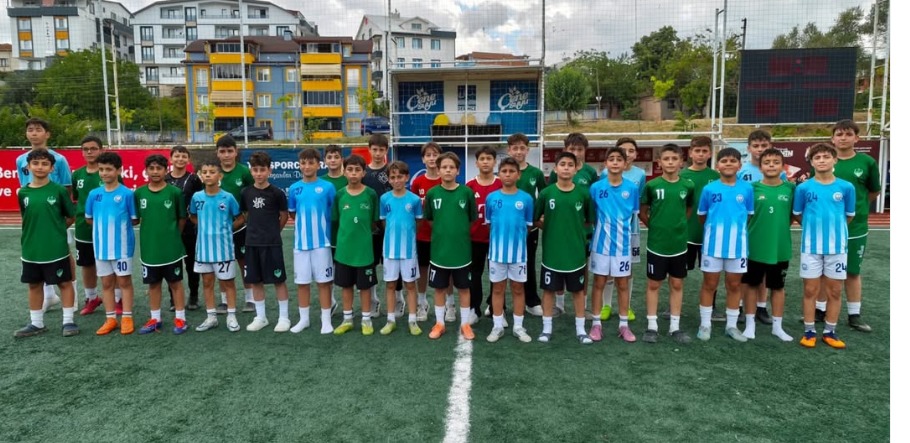 Derince’de minikler kapıştı