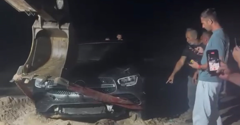 Kandıra'da otomobil denize uçtu!