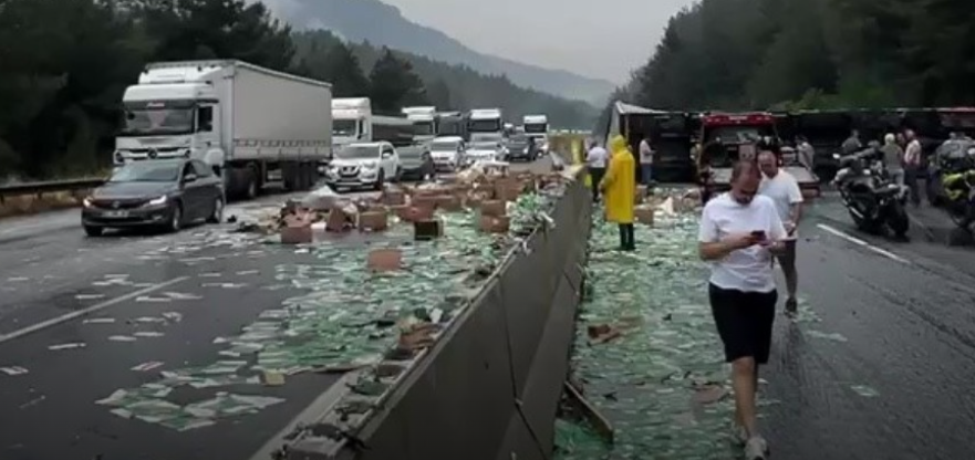 Sürücüler dikkat! Otoyol trafiğe kapandı