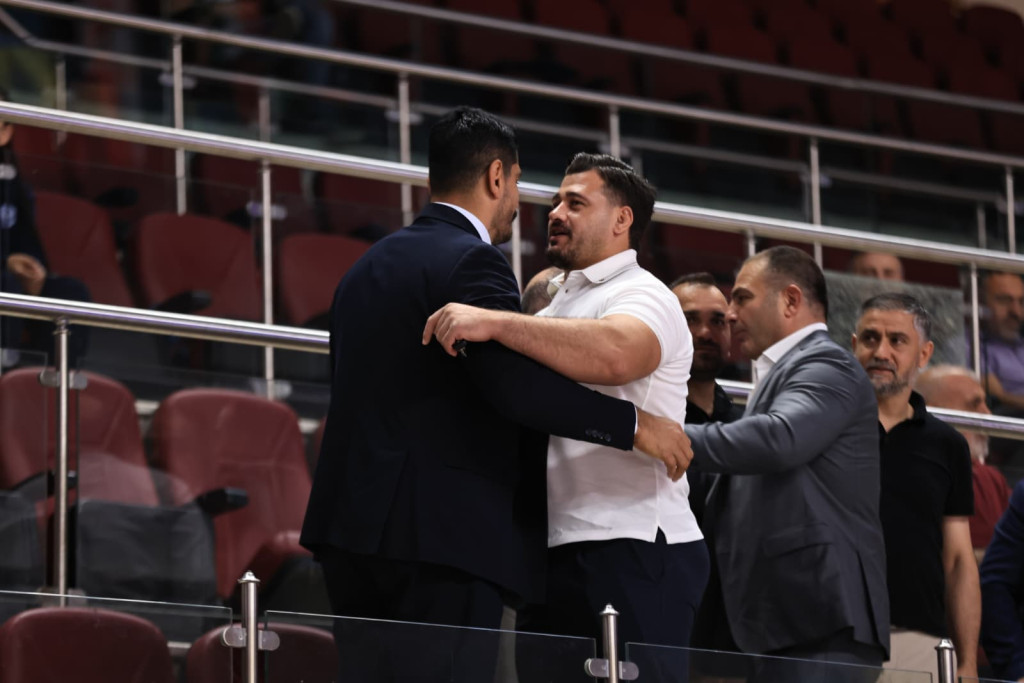 Taha Akgül coşkuyla karşılandı