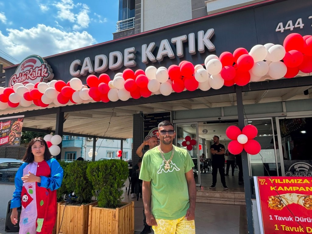 Kocaeli'de Kandıralı Ferdi'yi gören telefonuna sarıldı!