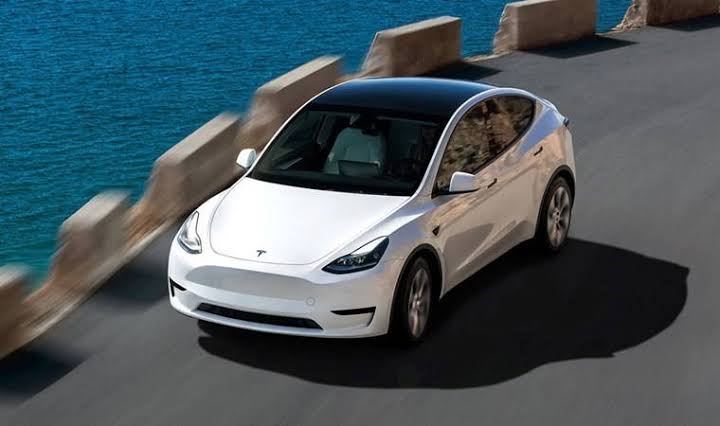 İkinci el Tesla ilanına bakanlıktan ceza!