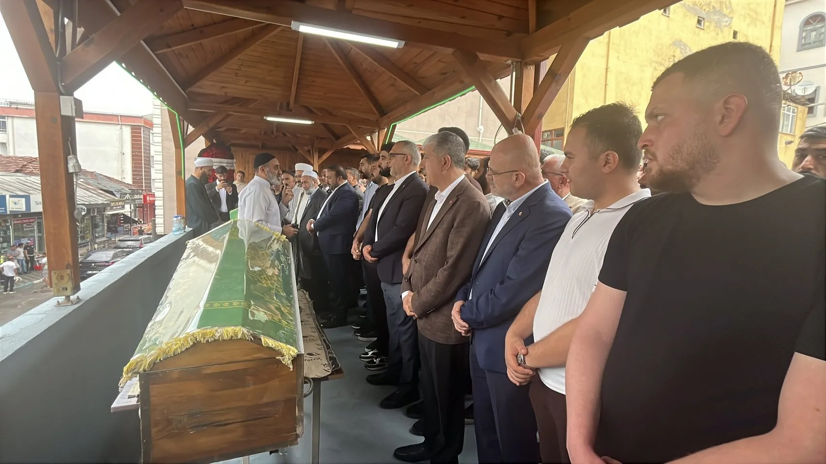 3 ay sonra düğünü olacaktı: Baba ve oğul gözyaşlarıyla son yolculuğuna uğurlandı