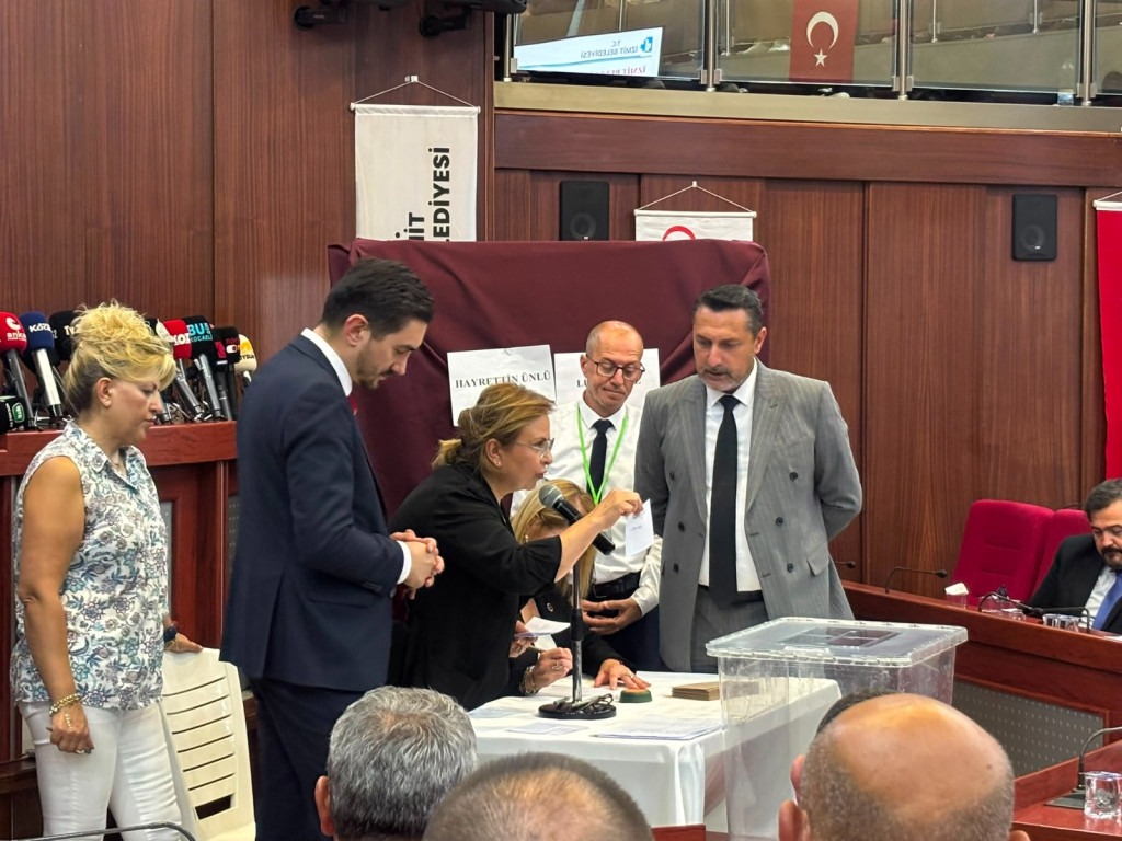 Gençtürk ve Karagöz anbean takip etti