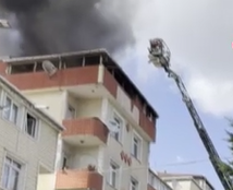 Alevlerden kurtulmak için terastan atladı!