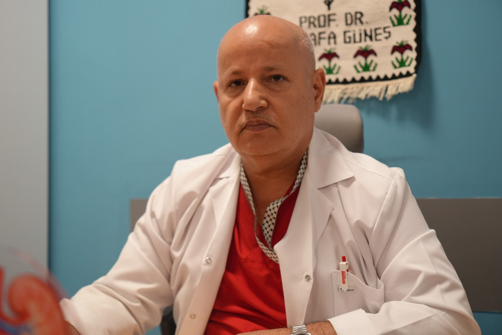 Doktorlar gözlerine inanamadı! Karnından dev kitle çıktı
