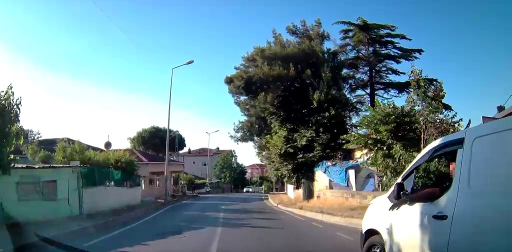 Trafikte birbirlerine girdiler!