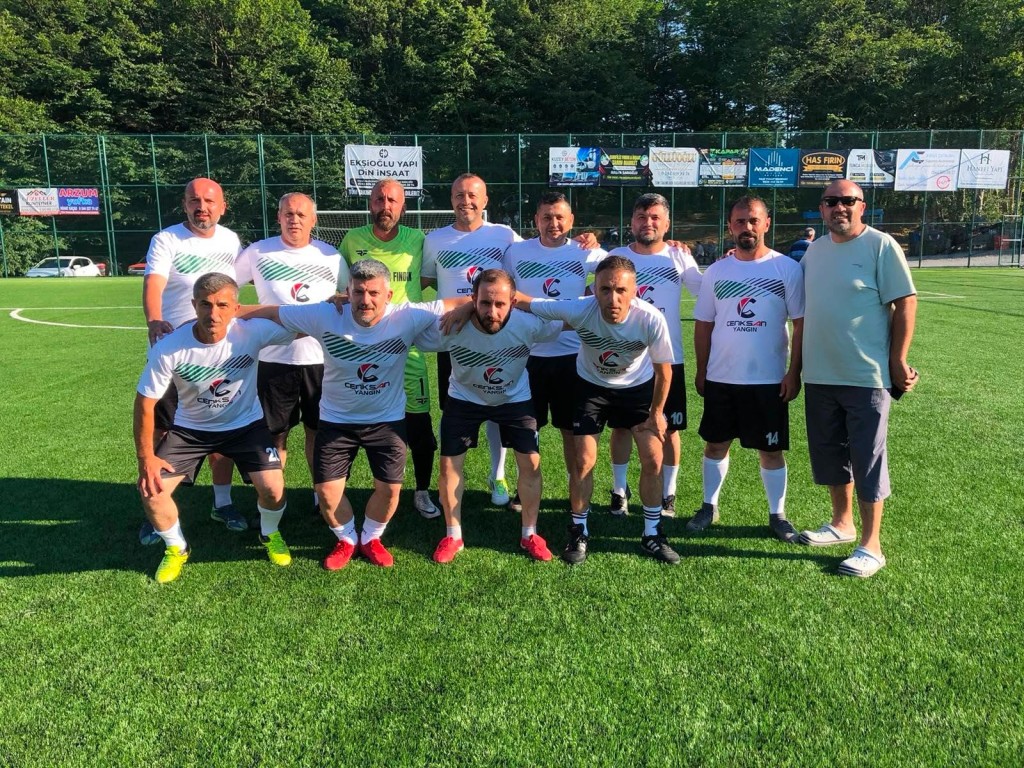 İzmitli futbolcular Sakarya’da coştular