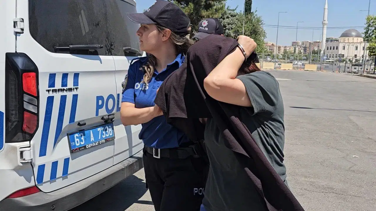 Hemşire kıyafetiyle bebek kaçırmaya çalıştı!