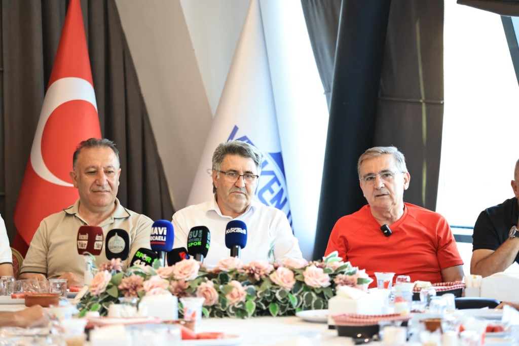 Kocaelispor Efsaneleri yemekte buluştu!