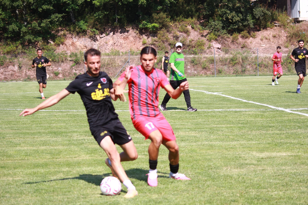Gölcükspor, gençleri ile karşılaştı