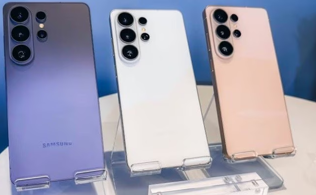 Samsung'un yeni telefonu raflarda durmuyor!