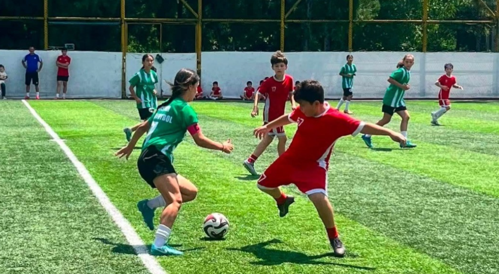 Erkeklere taş çıkardılar