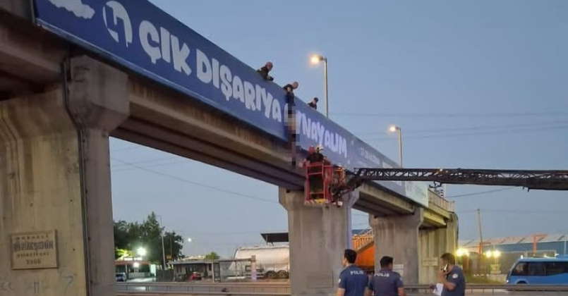 Kocaeli'de üst geçitte asılı halde bulundu!
