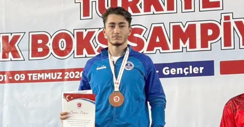 Kağıtspor Kick-Boks’ta Türkiye Şampiyonu oldu