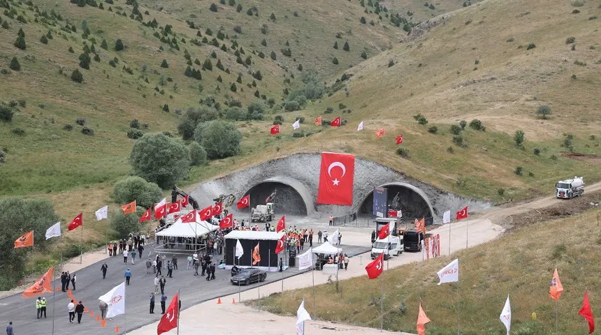 Seyahat süresi 5 dakikaya düşecek: Temeli atıldı!