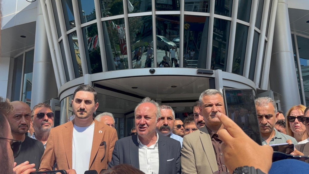 Arcan, İzmitlileri belediye önüne çağırdı!