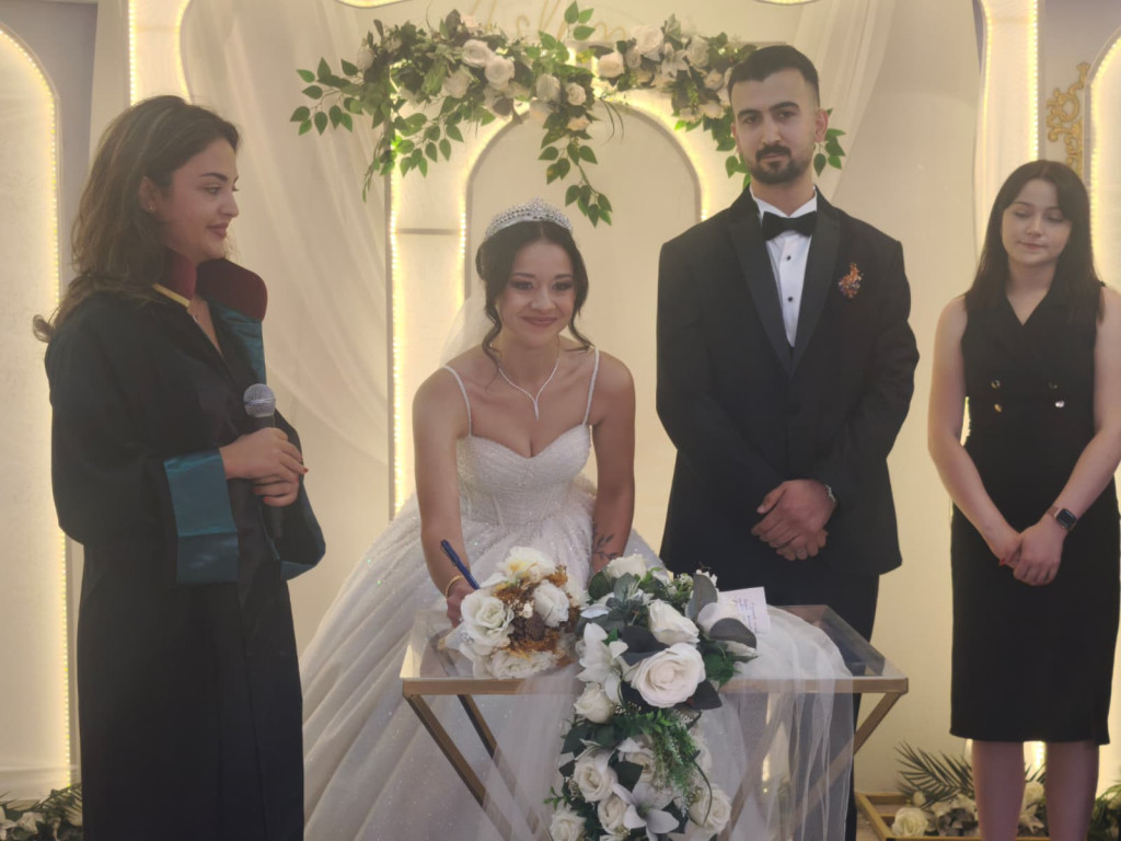 Öykü ve Ömer Utku hayatlarını imzalarını attılar!