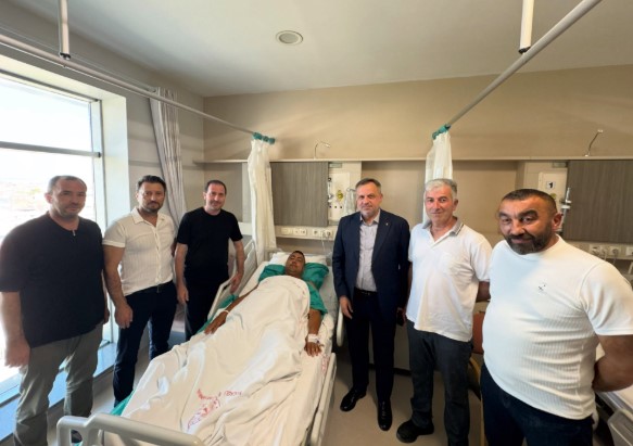 Dokuzlar’dan Bekaroğlu’na geçmiş olsun ziyareti