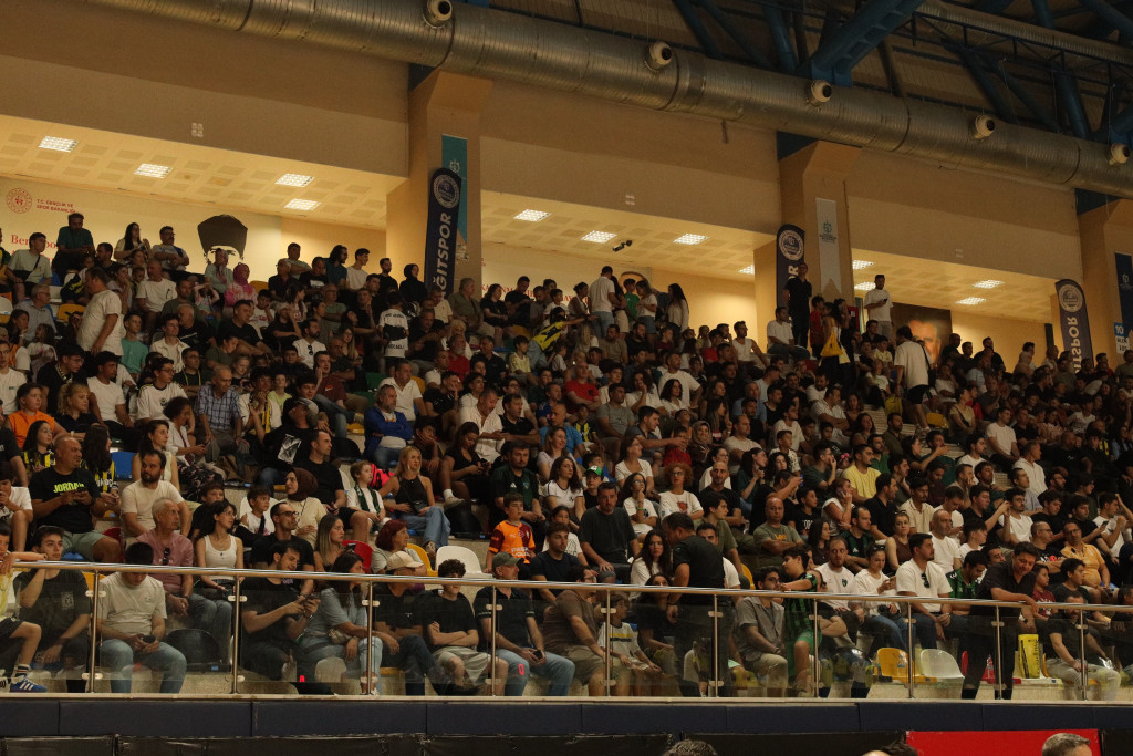 Körfez Basket salonu şenlendirdi