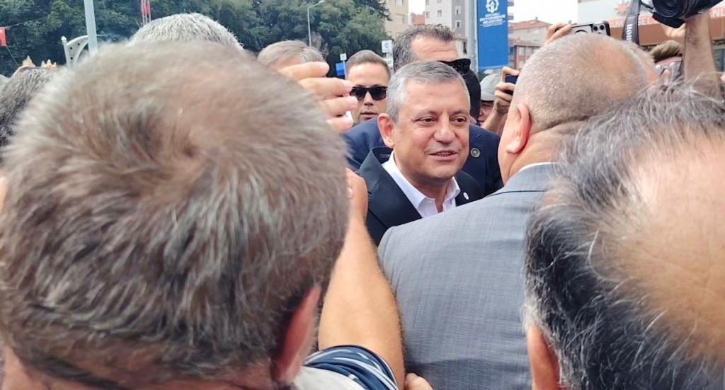 Özgür Özel Kocaeli’de sahaya indi