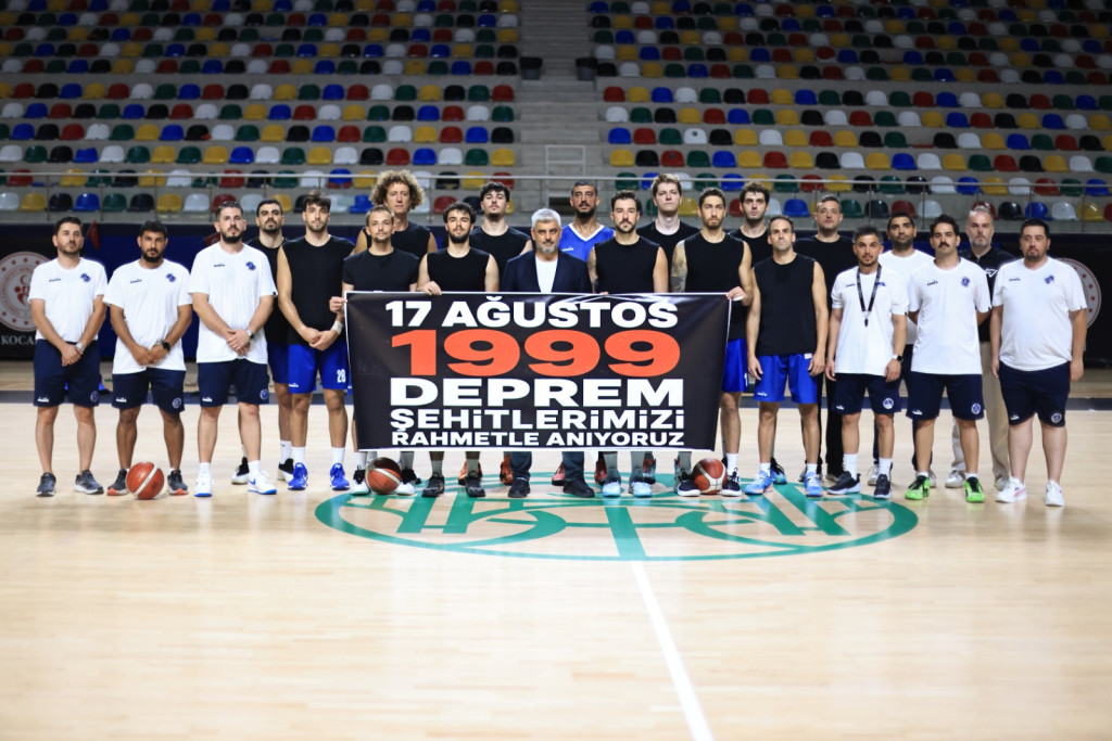 Kağıtspor’un basketbolcuları 17 Ağustos’u unutmadı!
