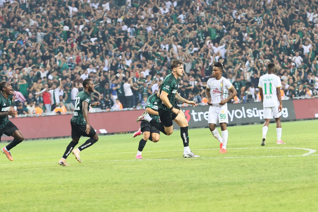 Matej ayağının tozu ile geldi ve golünü attı!