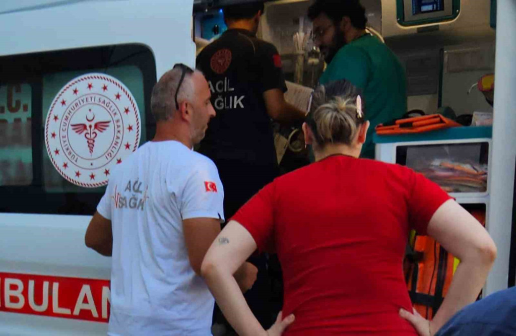 Küçük çocuk havuzda ölümden döndü!
