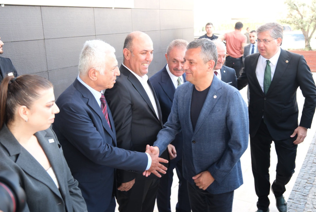 Özgür Özel’i karşıladılar! Gün boyu Kocaeli’de