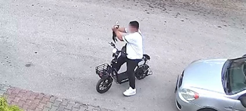 Kediyi önce öpüp sonra boğan otizmli çocuk serbest bırakıldı
