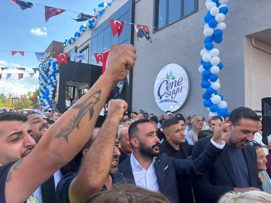 Derince’de “seninle gurur duyuyoruz” sloganları!