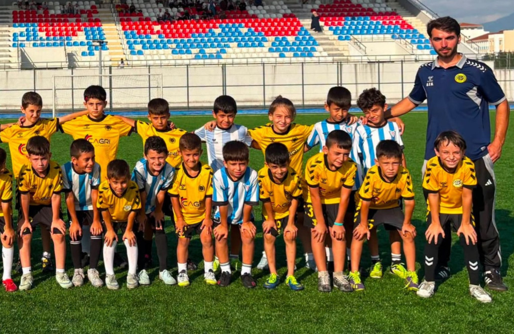 Öncü Gençlikspor’un minikleri Sakarya’daydı