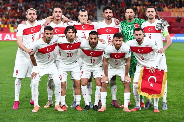 Milli futbolcunun evi soyuldu!