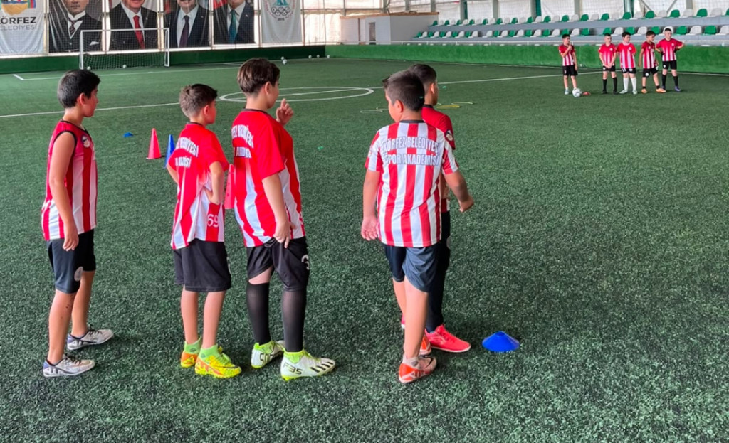 Körfez Belediyesi Futbol Okullarında çalışmalar sürüyor