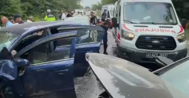 Kandıra yolunda kaza: 6 yaralı!