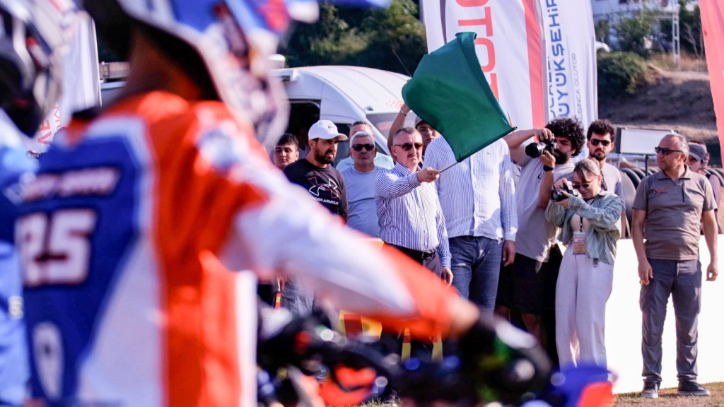 Süper Enduro’da start Başkan Büyükakın’dan