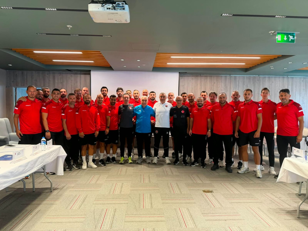 Sezgin Bektaş UEFA B kursunda