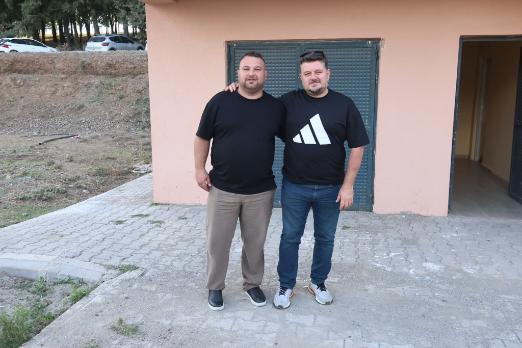 Burak Civelek ve Ören de maçı izledi