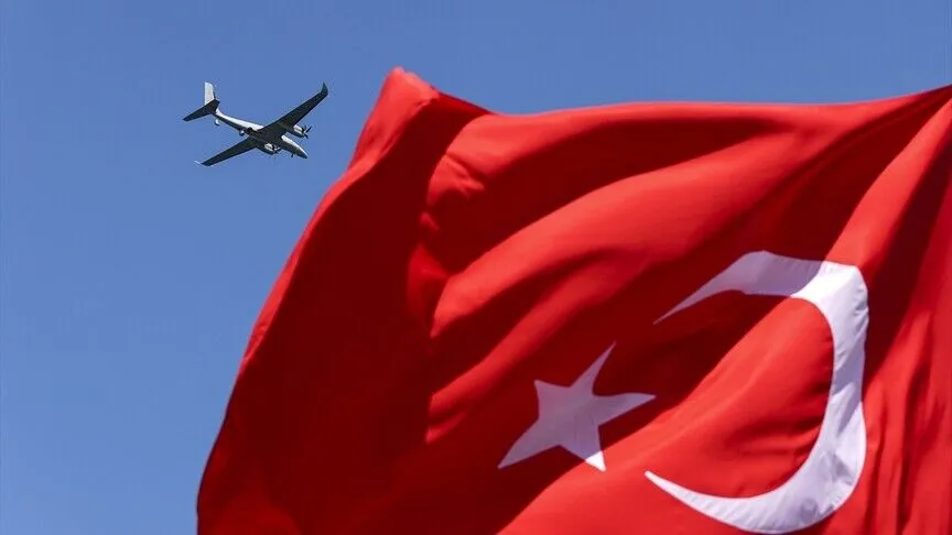 Gölcük semaları TEKNOFEST Mavi Vatan gösterileriyle renklendi