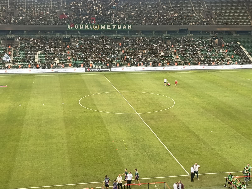 Kocaeli Stadı’nın zemini dikkat çekti