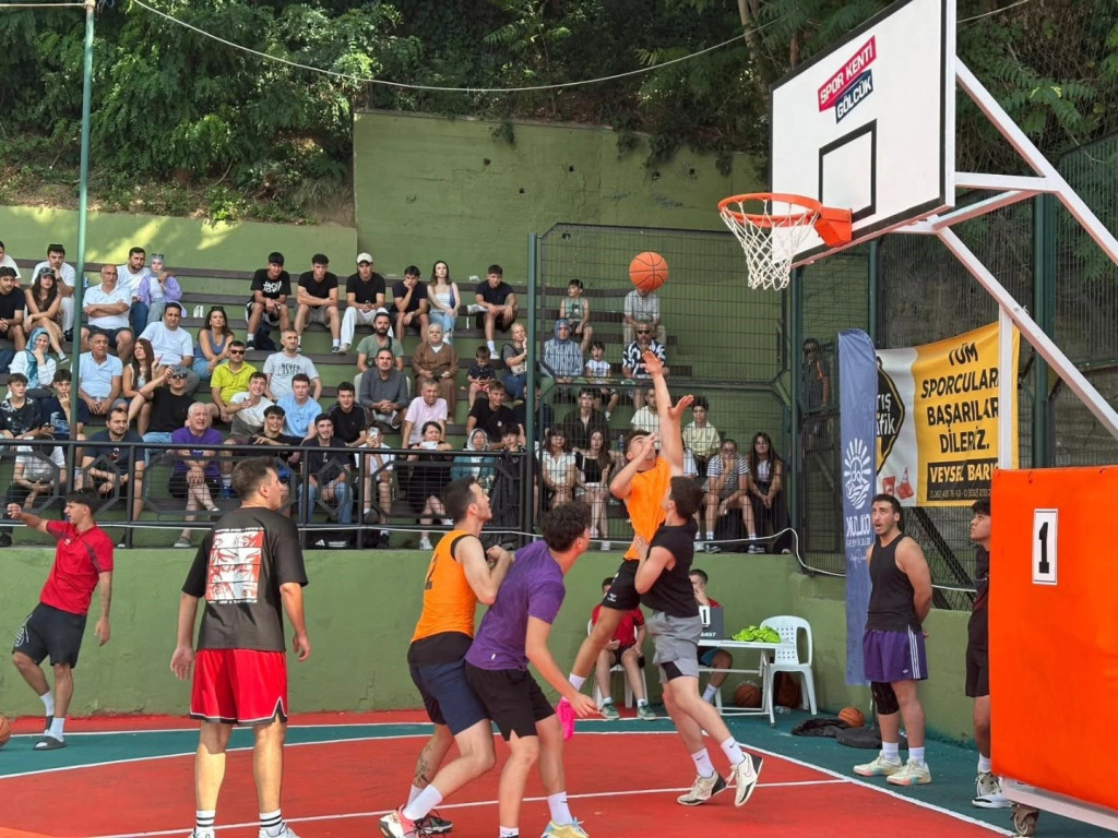 Sokak basketbolu coşkusu