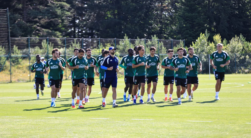 Camia soruyor...  Kocaelispor transferleri neden tescil ettiremiyor? 