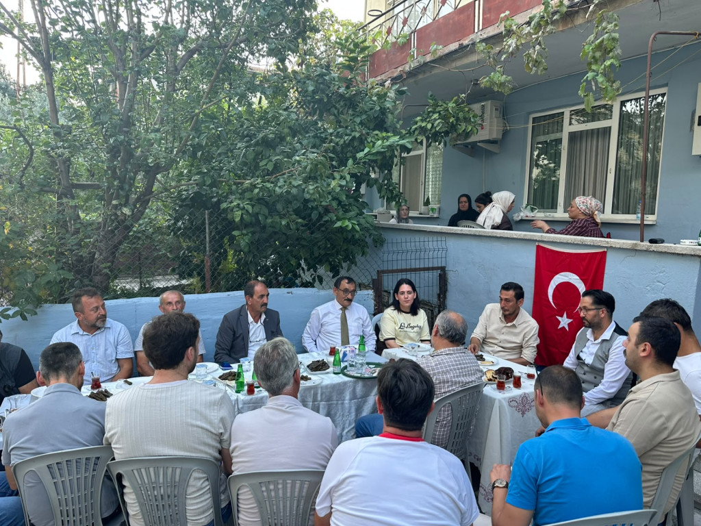 MHP İzmit vatandaşlarla buluştu