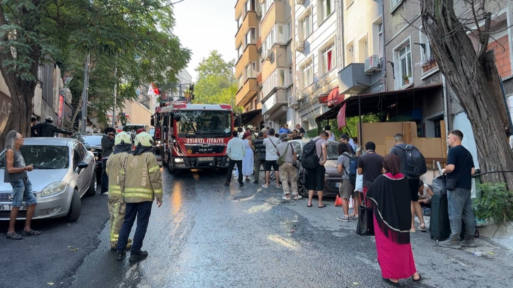 Feci otel yangını: 17 kişi tahliye edildi